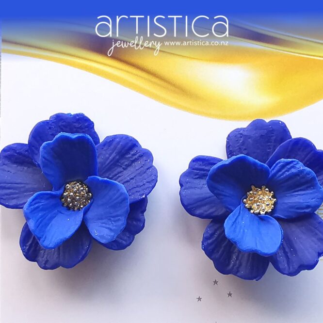 Blue flower stud earrings